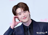 Lee Jong-suk Announces 7-City Asia Fan Meeting Tour, Kicking Off in Seoul on His Birthday