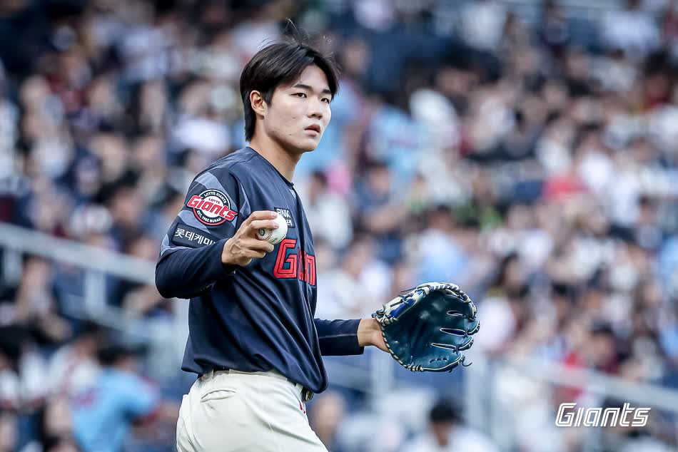 롯데 자이언츠 외야수 한승현이 15일 부산 사직야구장에서 열리는 2025 신한 SOL Bank KBO리그 삼성 라이온즈와의 팀 간 11차전에 앞서 1군 엔트리에서 말소됐다. 사진 롯데 자이언츠