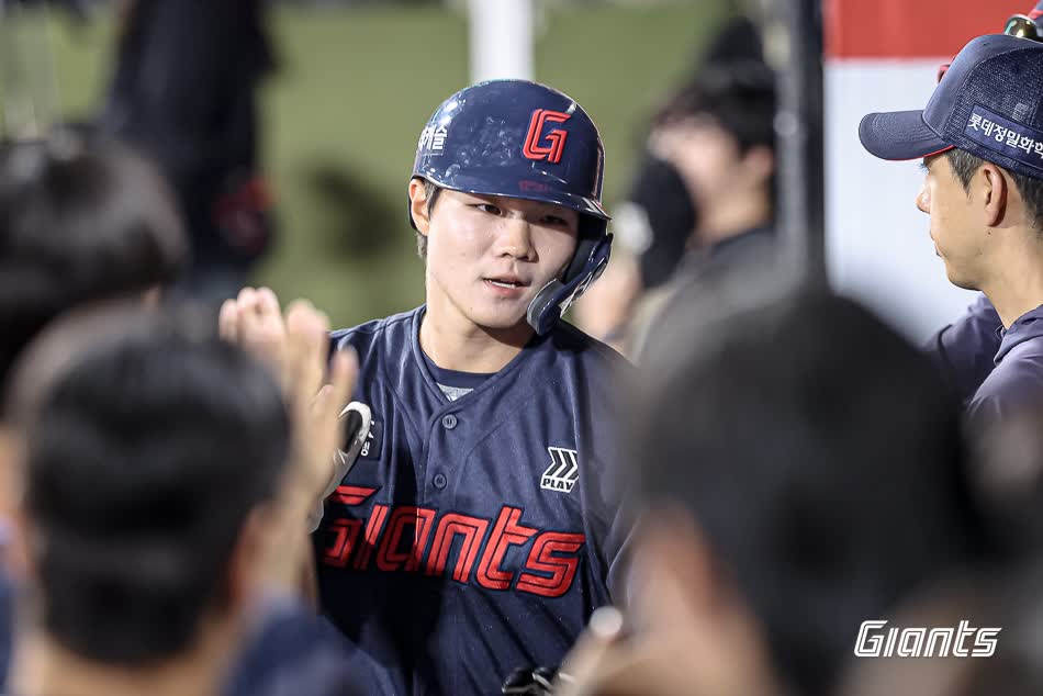 롯데 자이언츠 외야수 한승현이 15일 부산 사직야구장에서 열리는 2025 신한 SOL Bank KBO리그 삼성 라이온즈와의 팀 간 11차전에 앞서 1군 엔트리에서 말소됐다. 사진 롯데 자이언츠