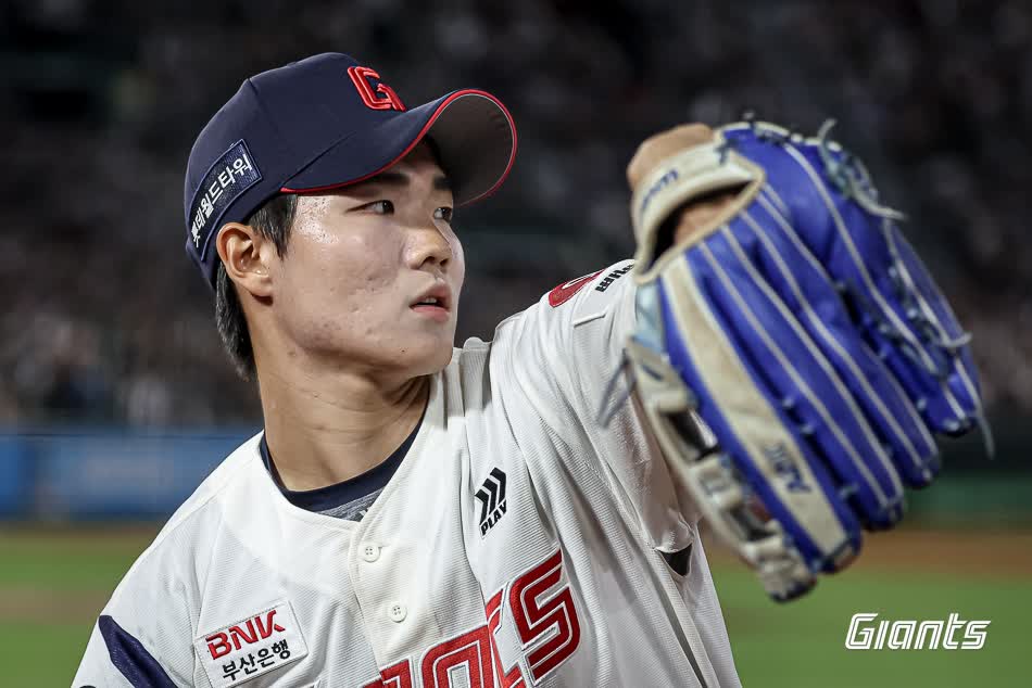 롯데 자이언츠 외야수 한승현이 15일 부산 사직야구장에서 열리는 2025 신한 SOL Bank KBO리그 삼성 라이온즈와의 팀 간 11차전에 앞서 1군 엔트리에서 말소됐다. 사진 롯데 자이언츠