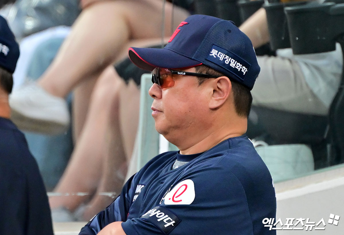 김태형 감독이 이끄는 롯데 자이언츠가 15일 부산 사직야구장에서 열리는 2025 신한 SOL Bank KBO리그 삼성 라이온즈와의 팀 간 11차전에서 6연패 탈출에 도전한다. 사진 엑스포츠뉴스 DB