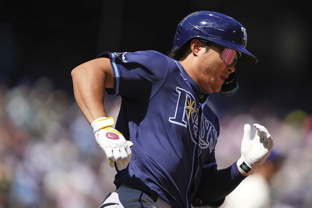 탬파베이 레이스 김하성이 올해 미국 메이저리그 정규시즌 경기에 출전해 주루하고 있다. AP 연합뉴스