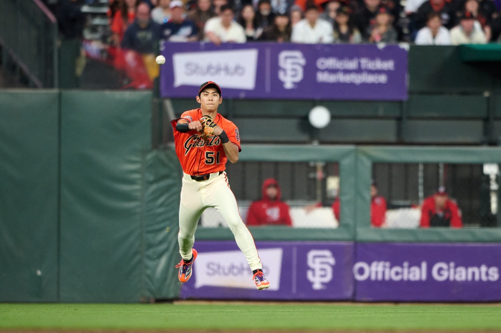 샌프란시스코 자이언츠 이정후가 올해 미국 메이저리그 정규시즌 경기에서 수비하고 있다. REUTERS 연합뉴스