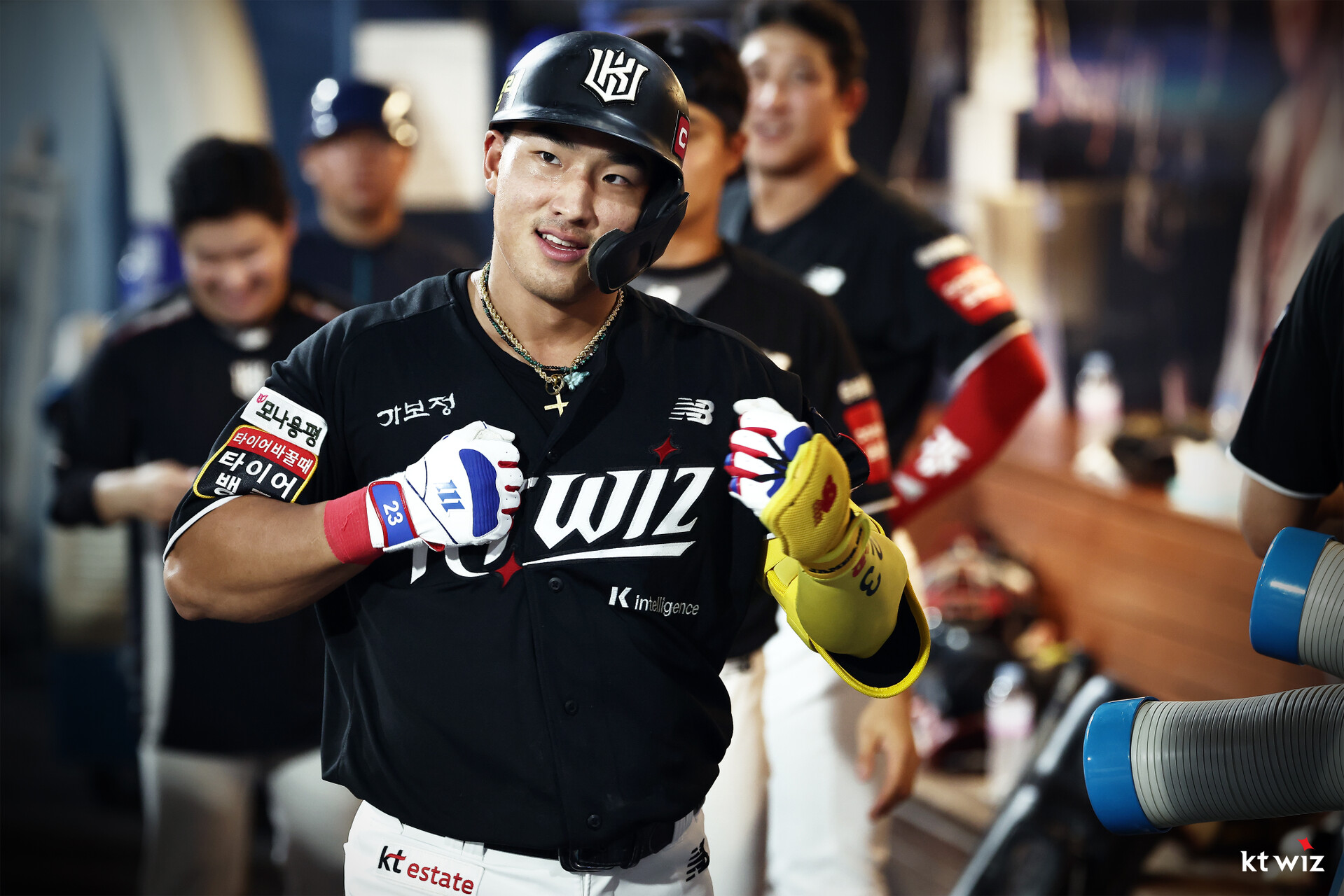 KT 위즈 안현민이 올해 정규시즌 경기에 출전해 득점 후 세리머니하고 있다. 안현민은 지난 15일 고척 키움 히어로즈전에서 종아리를 다쳤지만 검사 결과 근육 뭉침 소견을 받았다. KT 위즈