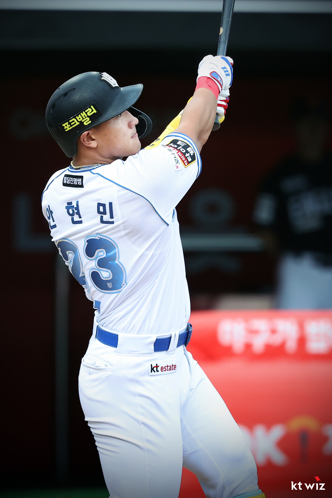 KT 위즈 안현민이 올해 정규시즌 경기에 출전해 타격하고 있다. 안현민은 지난 15일 고척 키움 히어로즈전에서 종아리를 다쳤지만 검사 결과 근육 뭉침 소견을 받았다. KT 위즈