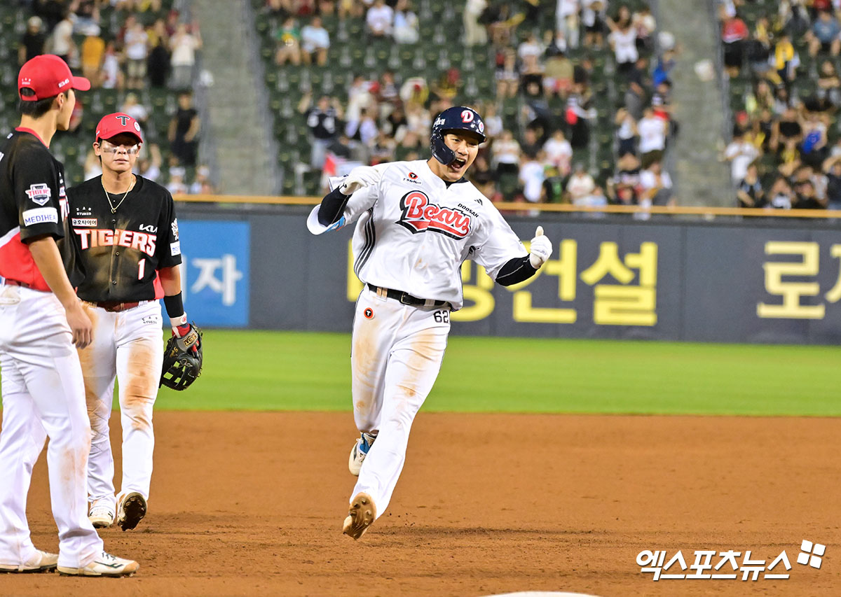 15일 오후 서울 송파구 잠실야구장에서 열린 '2025 신한 SOL Bank KBO리그' KIA 타이거즈와 두산 베어스의 경기, 두산이 연장 접전끝에 안재석의 끝내기 홈런에 힘입어 KIA에 6:5 역전승을 거뒀다. 11회말 두산 안재석이 끝내기 홈런을 날리고 있다. 잠실, 김한준 기자