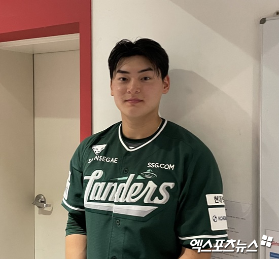 SSG 랜더스 조병현이 16일 인천 SSG랜더스필드에서 열린 2025 신한 SOL Bank KBO리그 LG 트윈스전 이후 취재진과 인터뷰에 응하고 있다. 엑스포츠뉴스 인천, 김유민 기자