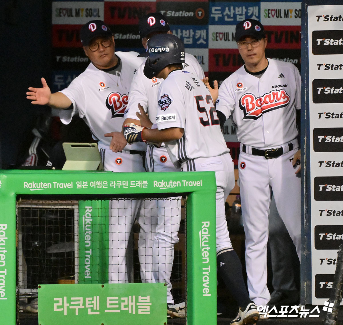 15일 오후 서울 송파구 잠실야구장에서 열린 '2025 신한 SOL Bank KBO리그' KIA 타이거즈와 두산 베어스의 경기, 4회말 1사 3루 두산 박준순이 안재석의 1타점 2루타때 득점에 성공하고 있다. 잠실, 김한준 기자