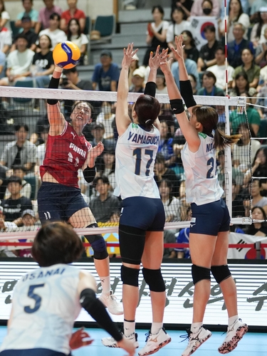 한국 여자배구 대표팀 육서영이 공격하고 있다. 대한배구협회