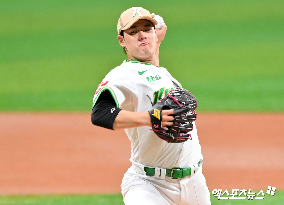 키움 히어로즈 정현우가 17일 고척 KT 위즈전에 선발 등판해 투구하고 있다. 고척, 김한준 기자