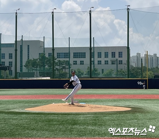 연천 미라클 선성권이 18일 2026 KBO 신인드래프트 트라이아웃 투수 테스트에서 공을 던지고 있다. 엑스포츠뉴스 고양, 김유민 기자