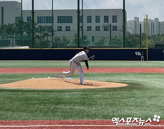 연천 미라클 선성권이 18일 2026 KBO 신인드래프트 트라이아웃 투수 테스트에서 공을 던지고 있다. 엑스포츠뉴스 고양, 김유민 기자