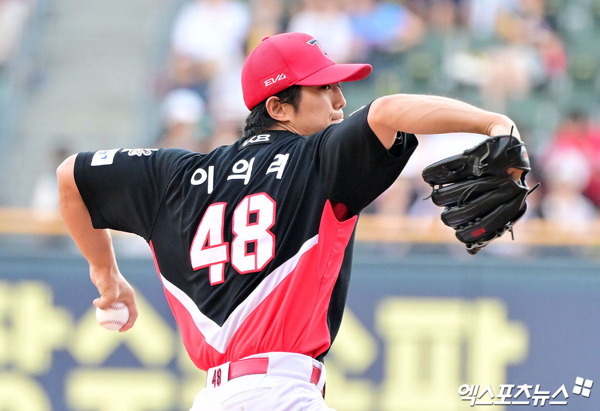 16일 오후 서울 송파구 잠실야구장에서 열린 '2025 신한 SOL Bank KBO리그' KIA 타이거즈와 두산 베어스의 경기, 1회말 KIA 선발투수 이의리가 투구 준비를 하고 있다. 엑스포츠뉴스 DB