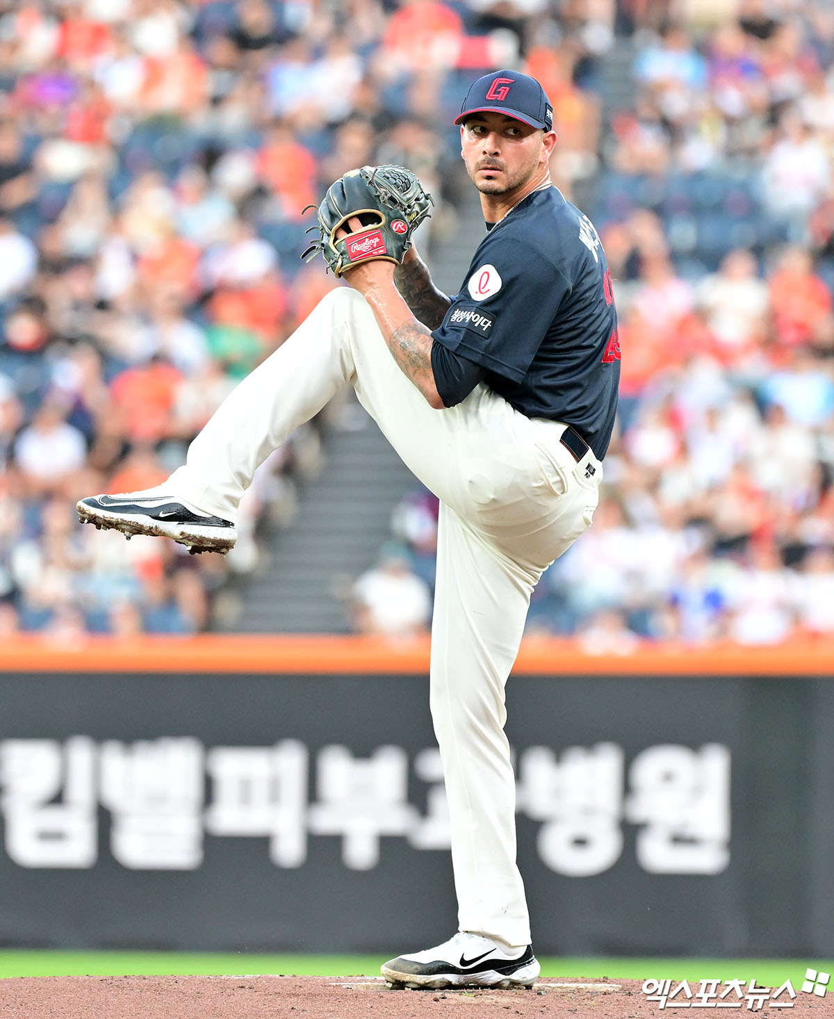 롯데 자이언츠 외국인 투수 빈스 벨라스케즈가 19일 서울 잠실야구장에서 2025 신한 SOL Bank KBO리그 LG 트윈스와 팀 간 12차전에 선발투수로 나선다. 사진 엑스포츠뉴스 DB