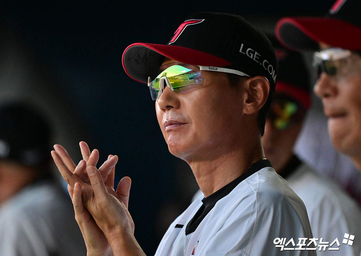 염경엽 감독이 이끄는 LG 트윈스가 19일 서울 잠실야구장에서 열리는 2025 신한 SOL Bank KBO리그 롯데 자이언츠와의 팀 간 12차전을 치른다. 사진 엑스포츠뉴스 DB