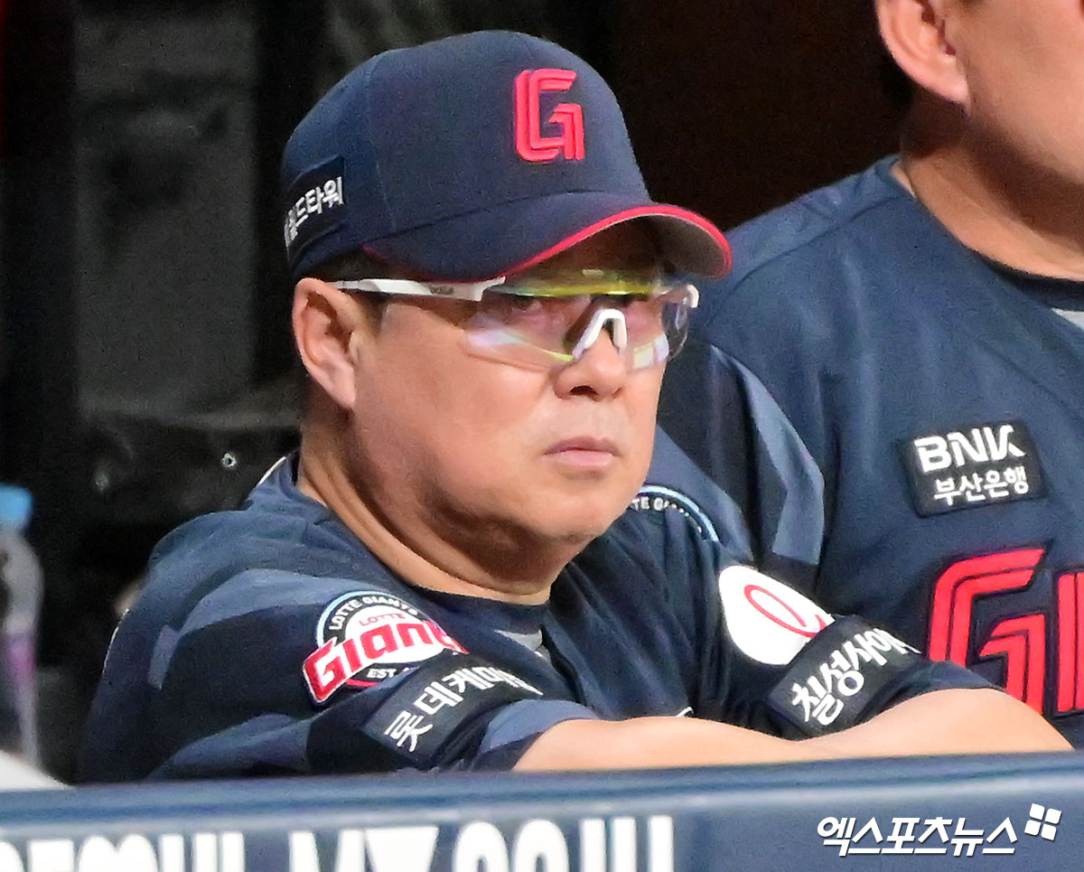 김태형 감독이 이끄는 롯데 자이언츠가 19일 서울 잠실야구장에서 열리는 2025 신한 SOL Bank KBO리그 LG 트윈스와의 팀 간 12차전에서 2-5로 패배, 20년 만의 9연패의 수모를 당했다. 사진 엑스포츠뉴스 DB
