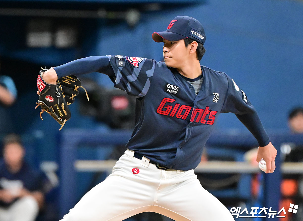 롯데 자이언츠 좌완 홍민기가 20일 서울 잠실야구장에서 열리는 2025 신한 SOL Bank KBO리그 LG 트윈스와의 팀 간 12차전에 앞서 1군 엔트리에서 말소됐다. 사진 엑스포츠뉴스 DB