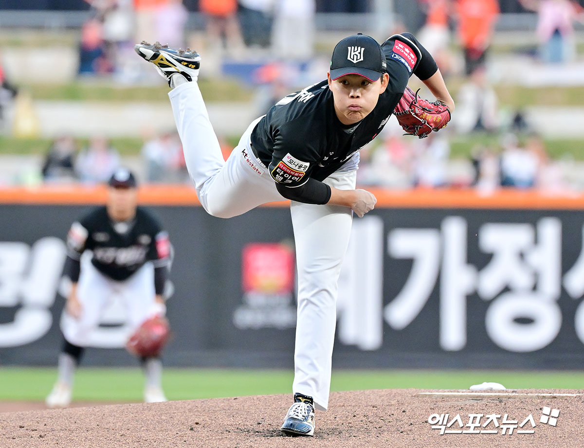 KT 위즈 투수 소형준이 올해 정규시즌 경기에 등판해 투구하고 있다. 엑스포츠뉴스 DB