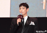 '빅뱅 탑' 최승현, 용기 낸 보람 있다…이병헌 제치고 美 골드더비 '남우조연상' 수상 [엑's 이슈]