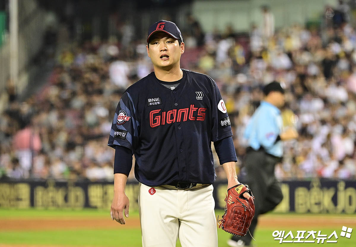 롯데 자이언츠 투수 나균안이 20일 서울 잠실야구장에서 열린 2025 신한 SOL Bank KBO리그 LG 트윈스와의 팀 간 13차전에서 5⅔이닝 3실점 2자책을 기록했다. 사진 박지영 기자