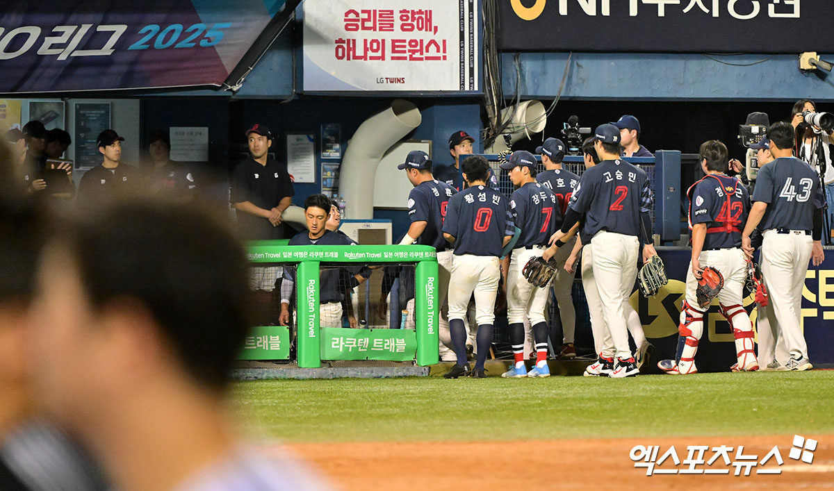 21일 오후 서울 송파구 잠실야구장에서 열린 '2025 신한 SOL Bank KBO리그' 롯데 자이언츠와 LG 트윈스의 경기, 롯데와 LG가 연장 11회끝에 6:6 무승부를 기록했다. 엑스포츠뉴스 잠실, 김한준 기자