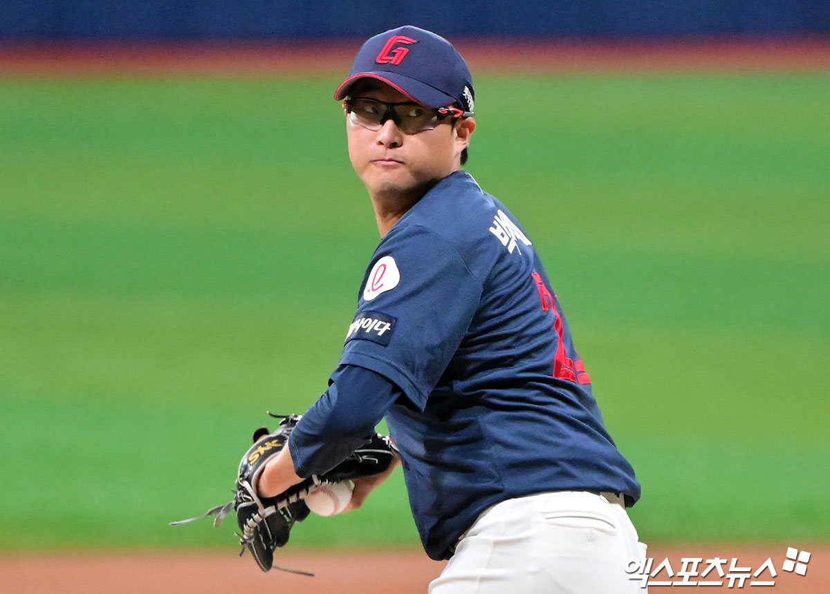 롯데 자이언츠 우완 박세웅이 22일 창원 NC파크에서 열리는 2025 신한 SOL Bank KBO리그 NC 다이노스와 팀 간 12차전에 선발투수로 나선다. 사진 엑스포츠뉴스 DB