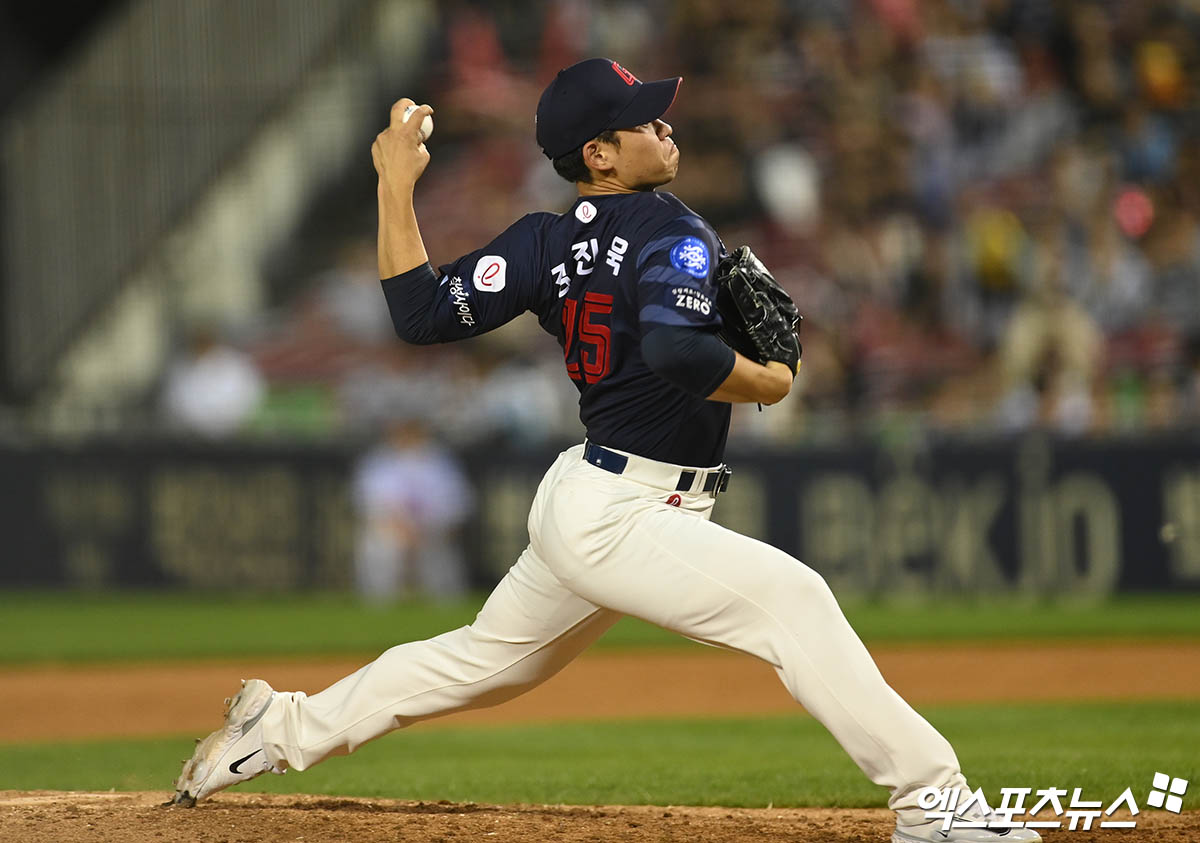 롯데 자이언츠 좌완 김진욱이 22일 창원 NC파크에서 열리는 2025 신한 SOL Bank KBO리그 NC 다이노스와의 팀 간 12차전에 앞서 1군 엔트리에 등록됐다. 사진 엑스포츠뉴스 DB