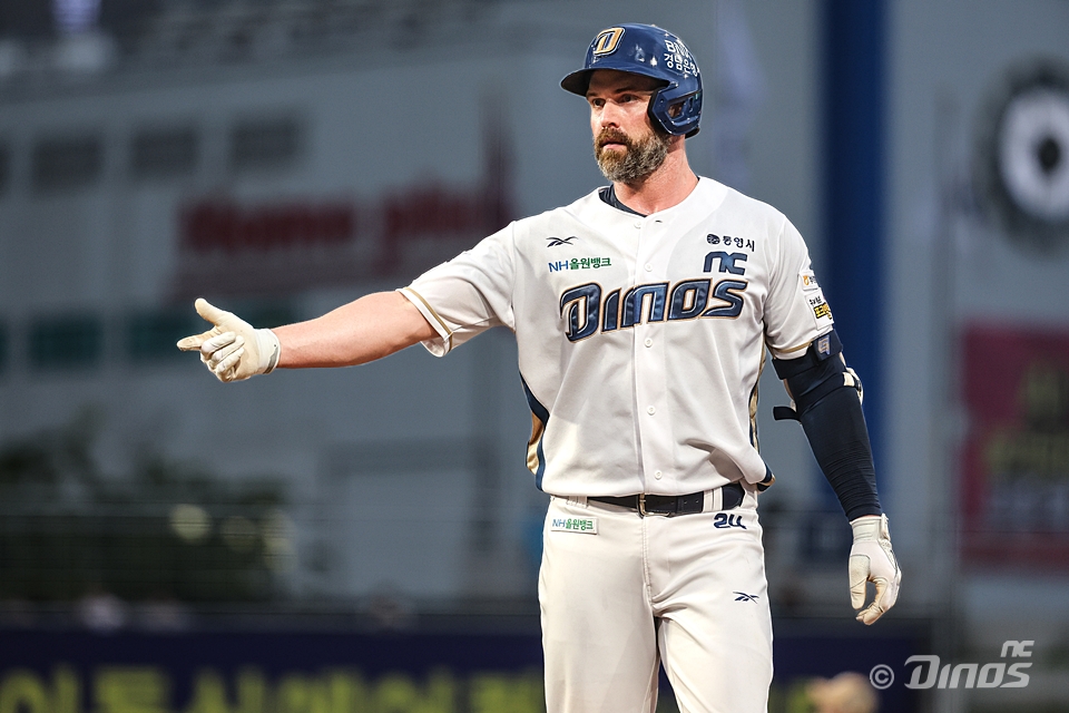 NC 다이노스 외국인 타자 맷 데이비슨이 22일 창원NC파크에서 열린 2025 신한 SOL Bank KBO리그 롯데 자이언츠와의 팀 간 12차전에서 7회말 1타점 2루타를 기록했다. 사진 NC 다이노스