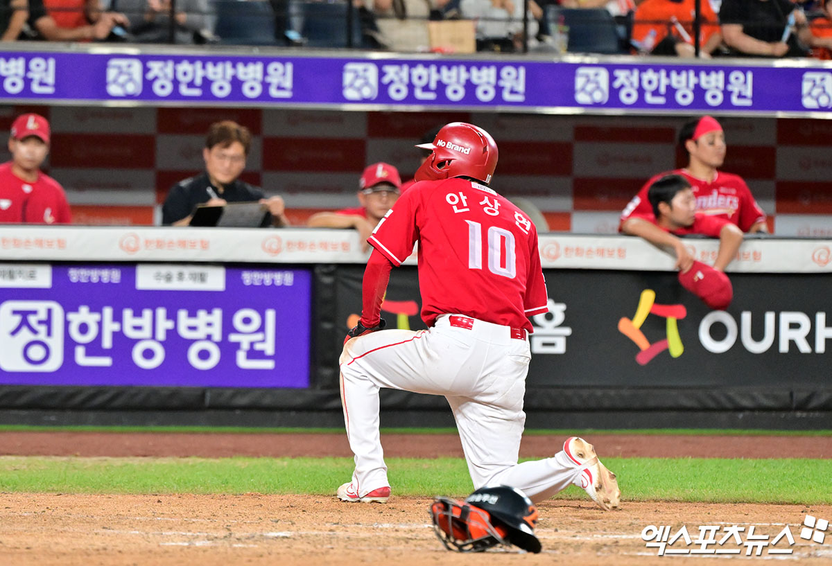 22일 오후 대전 한화생명 볼파크에서 열린 '2025 신한 SOL Bank KBO리그' SSG 랜더스와 한화 이글스의 경기, 10회초 1사 2루 SSG 안상현이 최지훈의 우전안타때 런다운에 걸려 한화 최재훈에게 태그아웃을 당하고 있다. 엑스포츠뉴스 대전, 김한준 기자
