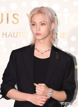 Stray Kids’ Felix Stuns Like a Work of Art at Seoul Fashion Event [HD Photo]