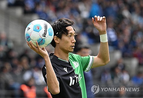 일본 매체 '스포니치 아넥스'를 비롯한 복수의 일본 매체들이 23일 보도를 통해 지바 시내에서 진행된 마에다 료이치 코치가 일본 대표팀의 롱스로인 도입 가능성이 있다고 전했다. 연합뉴스