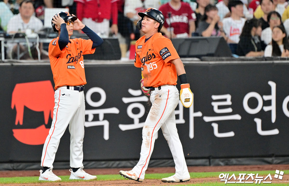 23일 오후 대전 한화생명 볼파크에서 열린 '2025 신한 SOL Bank KBO리그' SSG 랜더스와 한화 이글스의 경기, 7회말 1사 3루 한화 황영묵이 견제사를 당한 후 아쉬워하고 있다. 엑스포츠뉴스 대전, 김한준 기자