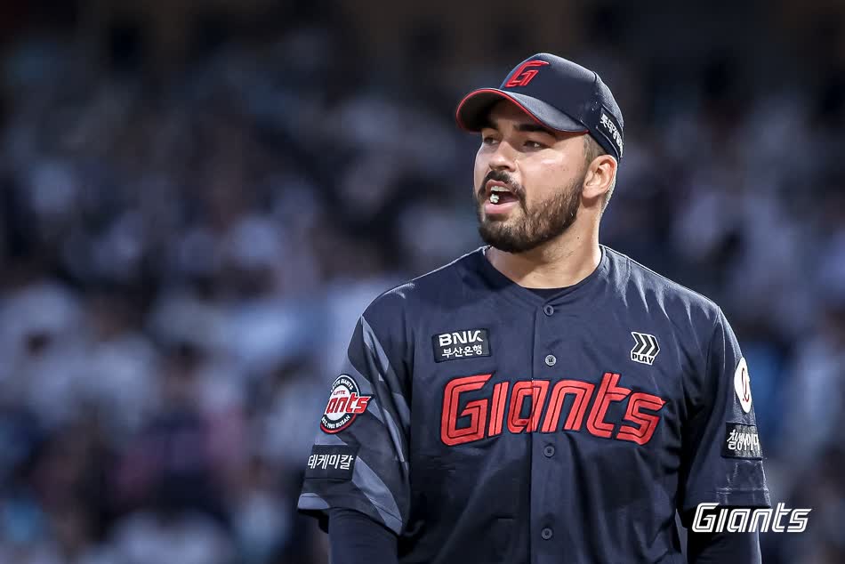 롯데 자이언츠 에이스 알렉 감보아가 23일 창원NC파크에서 열린 2025 신한 SOL BAnk KBO리그 NC 다이노스와의 팀 간 13차전에 선발등판, 5이닝 4실점 3자책으로 부진했다. 사진 롯데 자이언츠