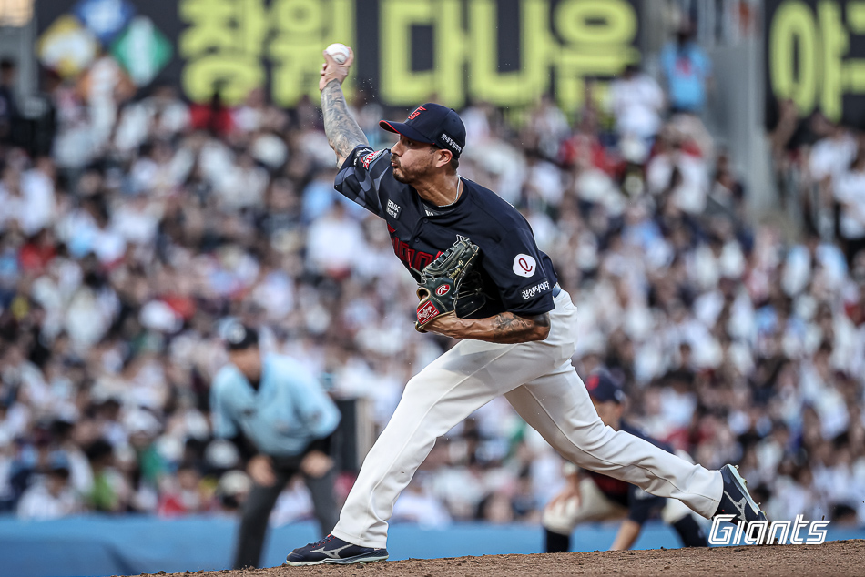 롯데 자이언츠 외국인 투수 빈스 벨라스케즈가 24일 창원NC파크에서 열린 2025 신한 SOL Bank KBO리그 NC 다이노스와의 팀 간 14차전에 선발등판, 승리투수가 됐다. 사진 롯데 자이언츠