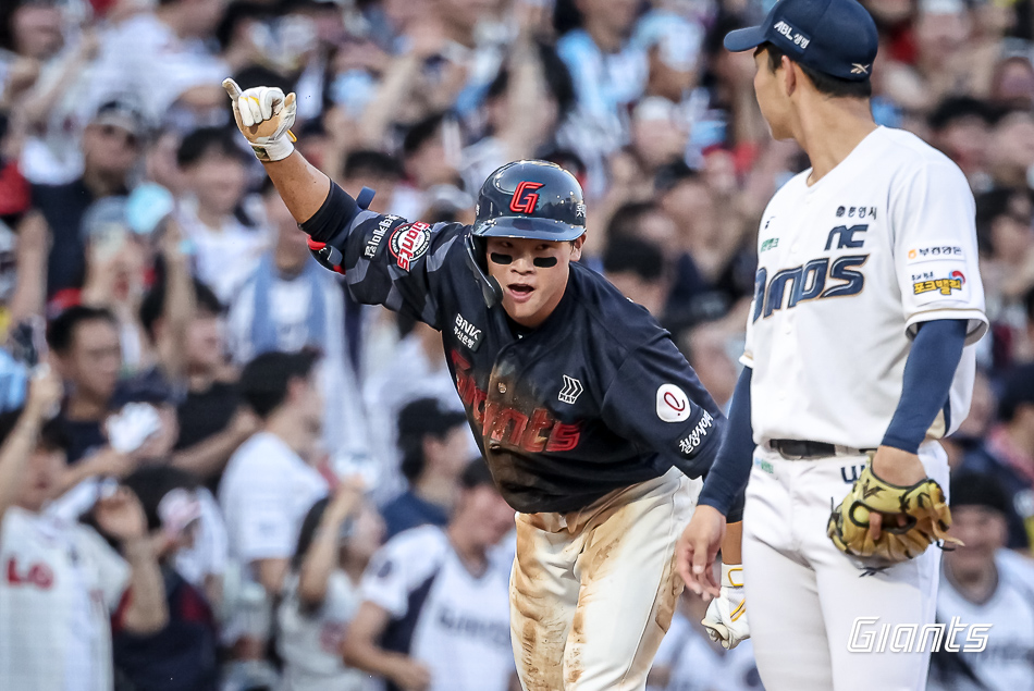 롯데 자이언츠 내야수 박찬형이 24일 창원NC파크에서 열린 2025 신한 SOL Bank KBO리그 NC 다이노스와의 팀 간 14차전에서 4안타 4타점을 기록, 팀 12연패 탈출을 견인했다. 사진 롯데 자이언츠