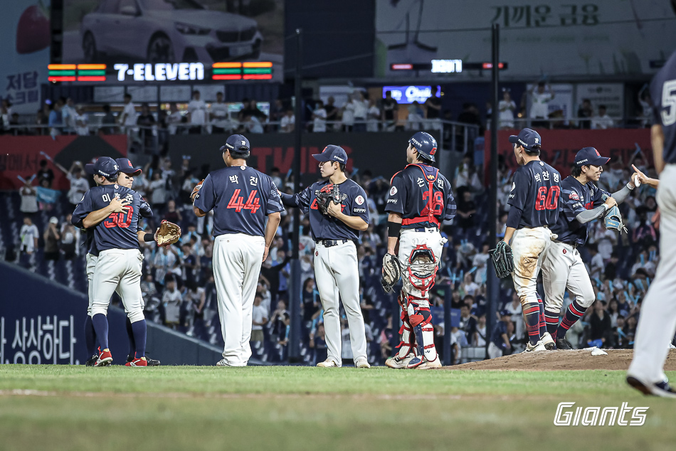 김태형 감독이 이끄는 롯데 자이언츠가 24일 창원NC파크에서 열린 2025 신한 SOL Bank KBO리그 NC 다이노스와의 팀 간 14차전에서 17-5로 승리, 12연패 탈출에 성공했다. 사진 롯데 자이언츠