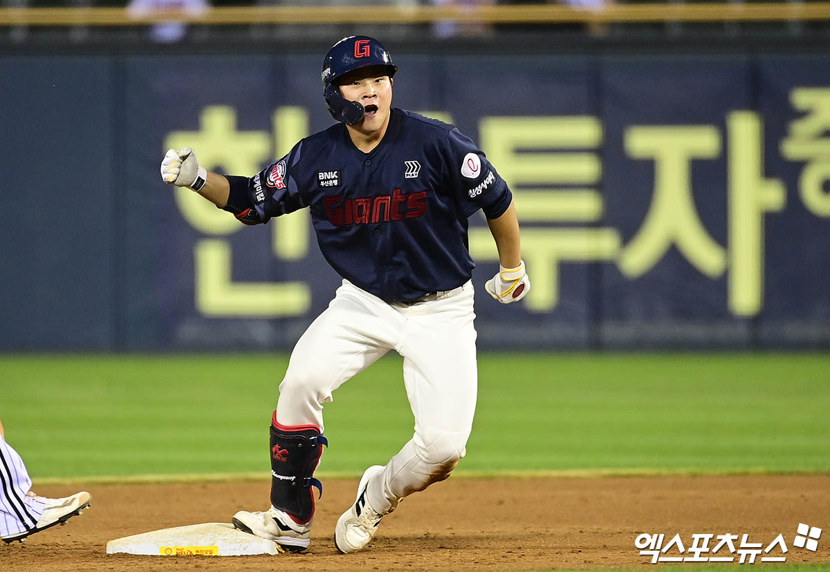 롯데 자이언츠 내야수 박찬형이 24일 창원NC파크에서 열린 2025 신한 SOL Bank KBO리그 NC 다이노스와의 팀 간 14차전에서 4안타 4타점을 기록, 팀 12연패 탈출을 이끌었다. 사진 엑스포츠뉴스 DB