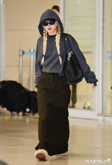 BLACKPINK’s Rosé Turns Heads with Effortless Airport Fashion Upon Arrival in Korea