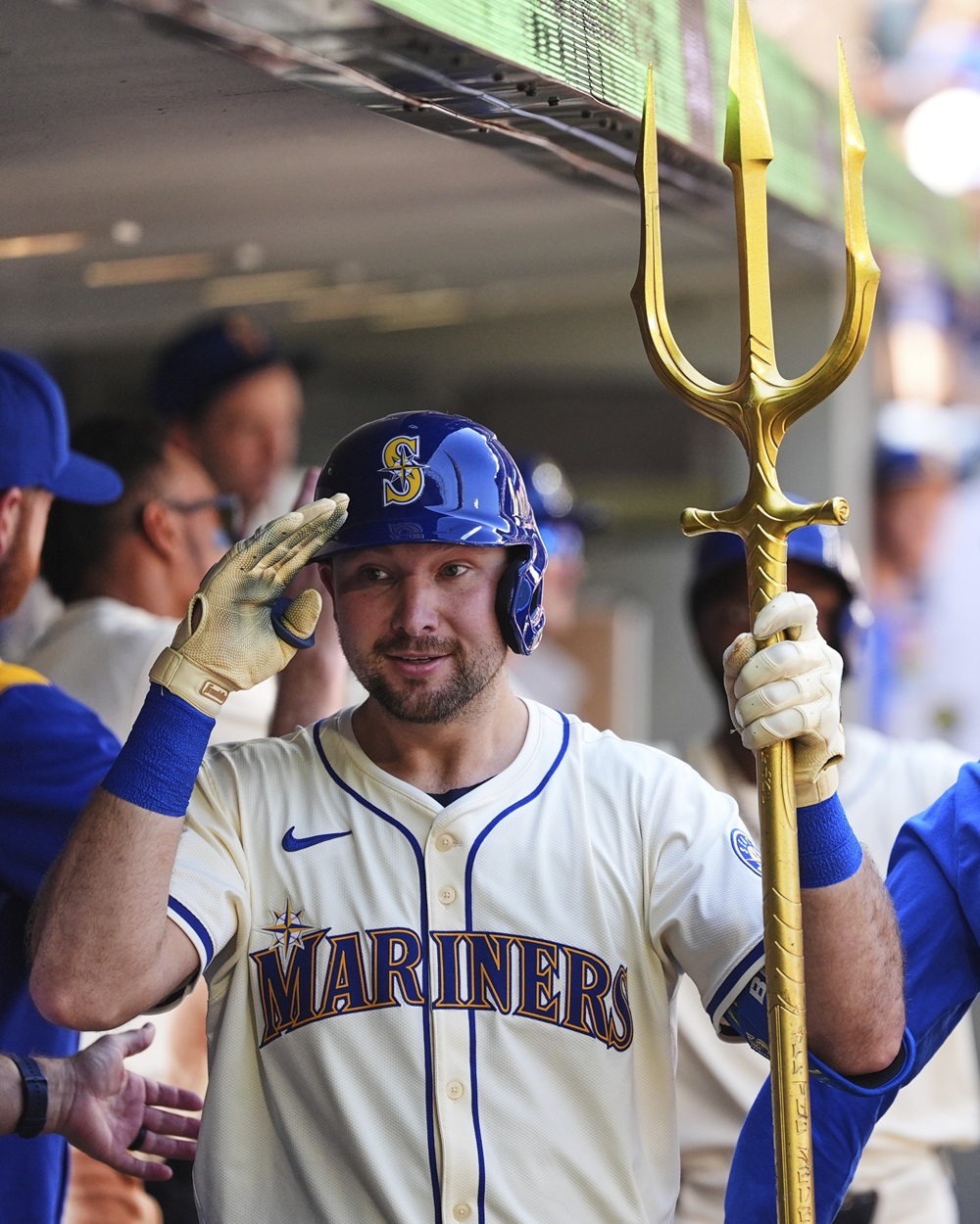 시애틀 매리너스의 포수 칼 롤리가 6일(한국시간) 미국 워싱턴주 시애틀 T모바일 파크에서 열린 2025 메이저리그 샌디에이고 파드리스와 홈경기에서 홈런을 기록, 메이저리그 역사상 첫 포수 포지션 단일 시즌 50홈런의 주인공이 됐다. 사진 연합뉴스