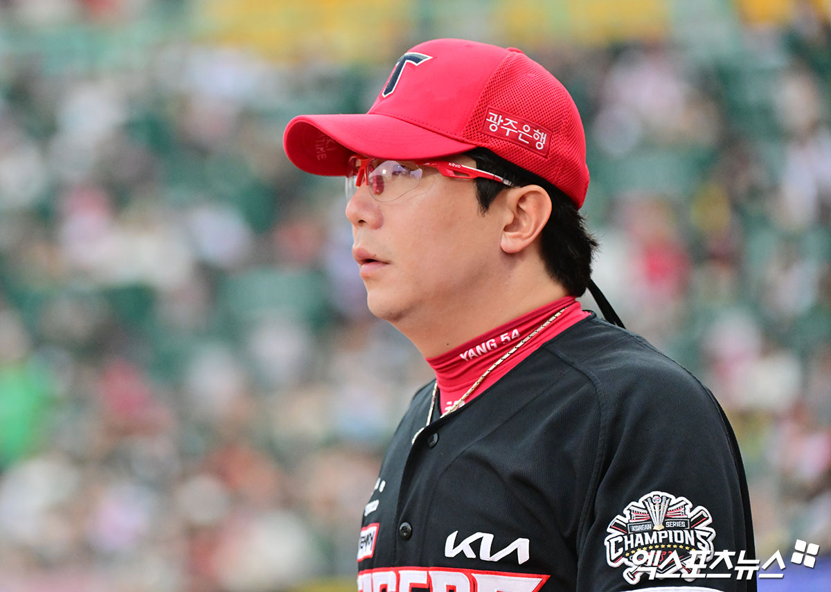 21일 오후 인천SSG랜더스필드에서 열린 '2025 신한 SOL Bank KBO리그' KIA 타이거즈와 SSG 랜더스의 경기, KIA 양현종이 6회말 수비를 준비하고 있다. 엑스포츠뉴스 DB