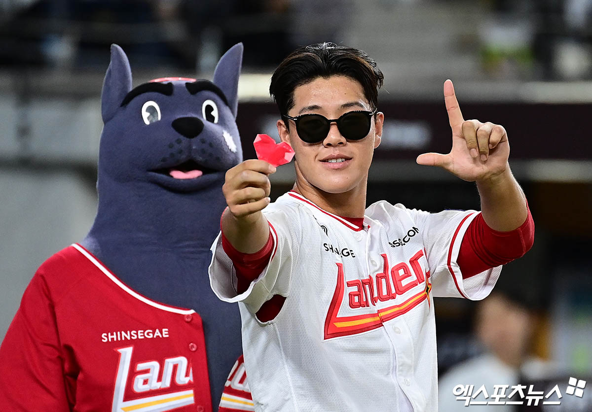 11일 오후 대전한화생명볼파크에서 열린 '2025 신한 SOL Bank KBO 퓨처스 올스타전' 남부리그와 북부리그의 경기, 7회말 1사 2루 북부 이율예가 퍼포먼스를 선보이고 있다. 엑스포츠뉴스 DB