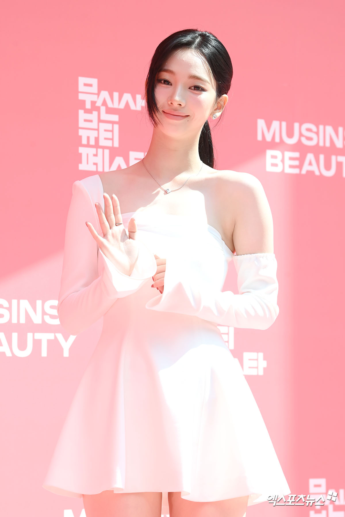 카리나 '웃으면 심쿵'