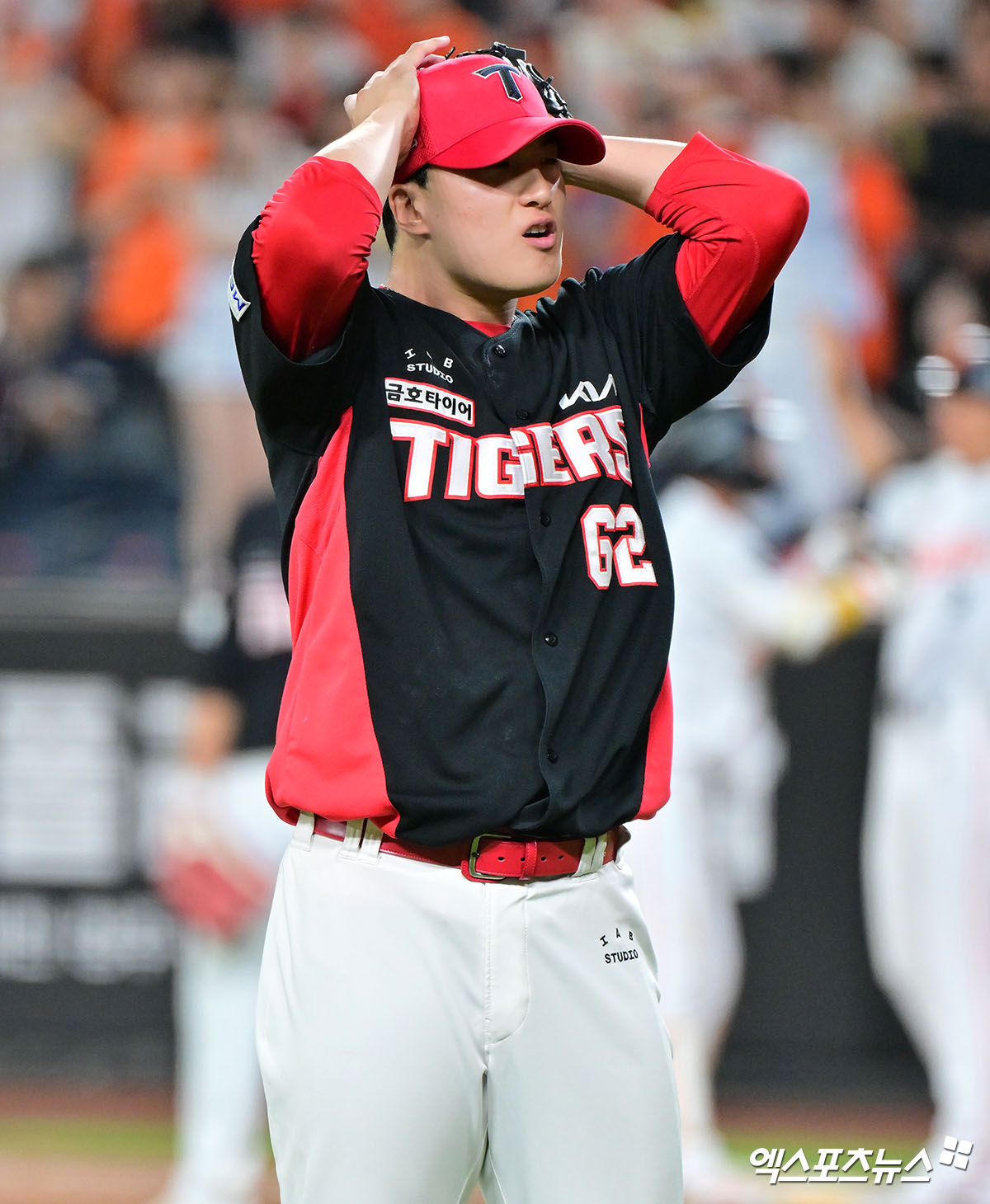 10일 오후 대전 한화생명 볼파크에서 열린 '2025 신한 SOL Bank KBO리그' KIA 타이거즈와 한화 이글스의 경기, 9회말 무사 1루 KIA 정해영이 한화 황영묵에게 안타를 허용한 후 아쉬워하고 있다. 엑스포츠뉴스 DB
