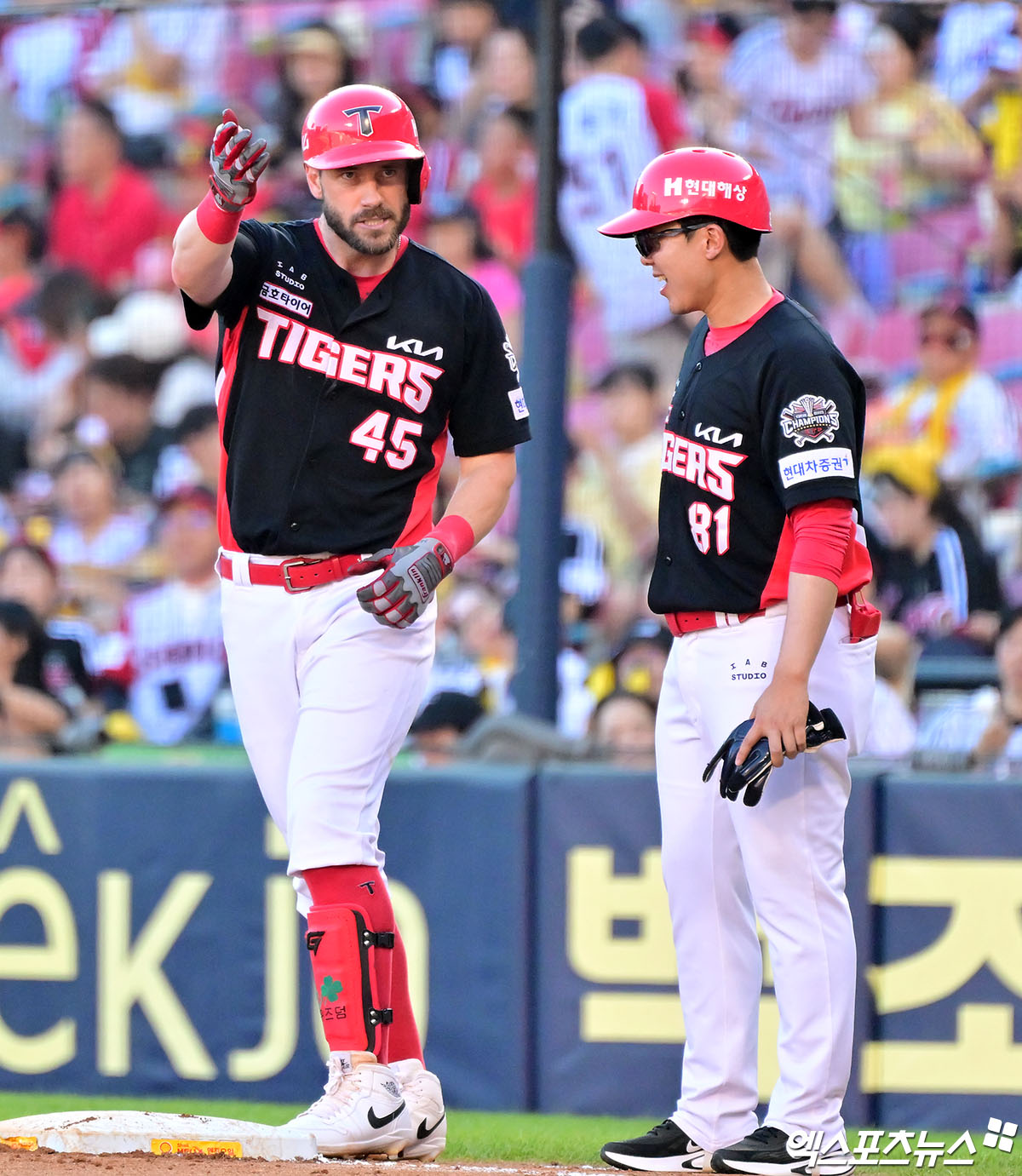 29일 오후 서울 송파구 잠실야구장에서 열린 '2025 신한 SOL Bank KBO리그' KIA 타이거즈와 LG 트윈스의 경기, 6회초 1사 3루 KIA 위즈덤이 1타점 적시타를 날리고 있다. 엑스포츠뉴스 DB