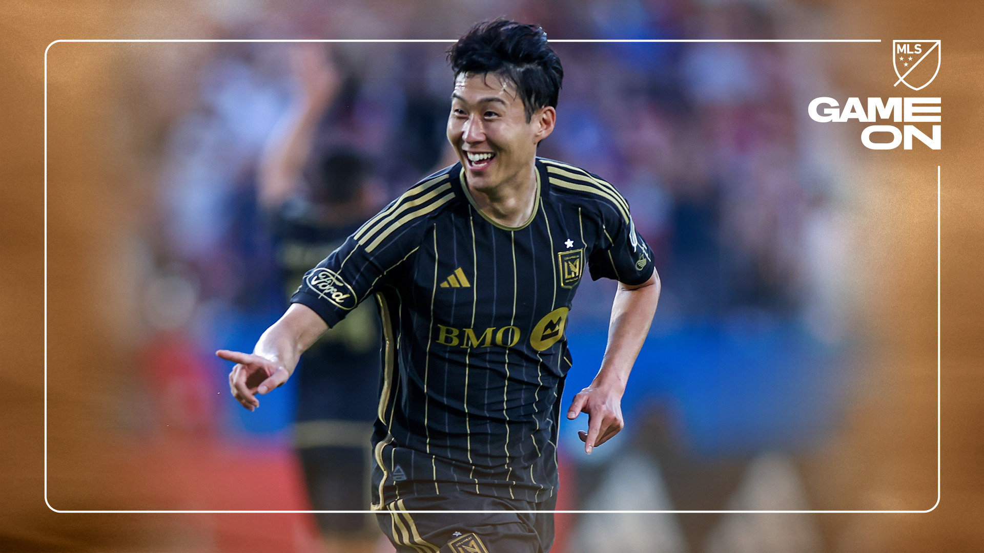 존 토링턴 LAFC 단장은 영국 '토크 스포츠'와의 인터뷰에서 '손흥민의 유니폼은 지난 한 주간 전 세계 모든 스포츠 종목을 통틀어 가장 많이 판매됐다'고 밝혔다. 진행자가 '정말 메시보다 많이 팔린 게 맞느냐'고 재차 묻자, 토링턴은 '그렇다. 지금으로선 손흥민이 세계에서 가장 많이 팔린 선수다'라고 답했다. 현지 보도에 따르면 손흥민의 7번 유니폼은 가격이 195달러(약 27만원)에 달하지만, 판매량은 메시나 크리스티아누 호날두를 넘어섰다. LA 타임스는 '이달 초 LAFC가 한국 스타 손흥민을 영입한 것은 단순히 팀 차원을 넘어 리그 전체에 거대한 충격을 준 사건이었다. 큰 쿠데타였다'고 표현했다. MLS