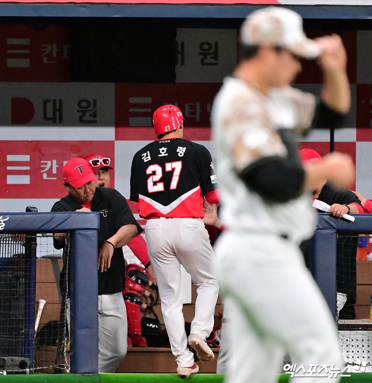 25일 오후 서울 구로구 고척스카이돔에서 열린 '2025 신한 SOL Bank KBO리그' KIA 타이거즈와 키움 히어로즈의 경기, 4회초 1사 3루 KIA 김호령이 김태군의 1타점 희생플라이때 득점에 성공하고 있다. 엑스포츠뉴스 DB