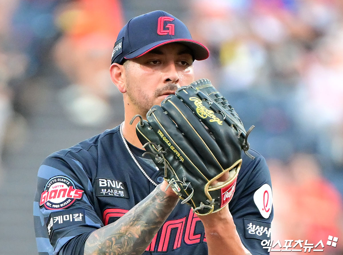 롯데 자이언츠 외국인 투수 빈스 벨라스케즈가 29일 부산 사직야구장에서 열리는 2025 신한 SOL Bank KBO리그 두산 베어스와의 경기에 선발투수로 나선다. 사진 엑스포츠뉴스 DB