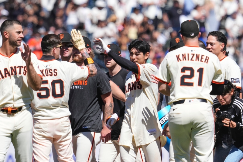 미국 메이저리그 샌프란시스코 자이언츠의 이정후가 29일(한국시간) 미국 캘리포니아주 샌프란시스코의 오라클파크에서 열린 2025 메이저리그 시카고 컵스와의 홈경기에서 빅리그 데뷔 첫 끝내기 안타를 기록, 팀 5연승을 견인했다. AP연합뉴스