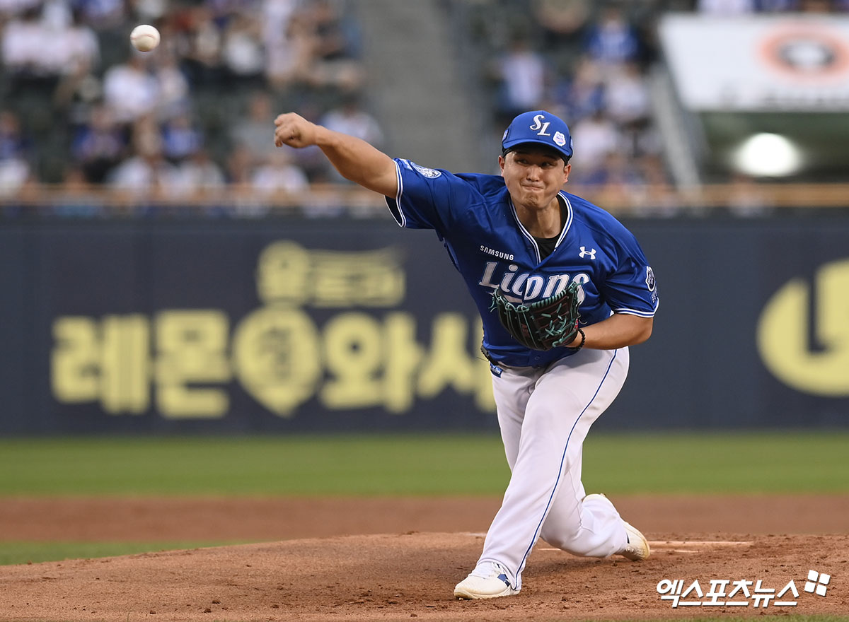 28일 오후 서울 송파구 잠실야구장에서 열린 '2025 신한 SOL Bank KBO리그' 삼성 라이온즈와 두산 베어스의 경기, 1회말 삼성 선발 최원태가 공을 힘차게 던지고 있다. 엑스포츠뉴스 DB