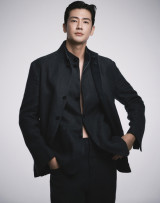 구자성, 우월 피지컬과 세련된 아우라…새 프로필 공개